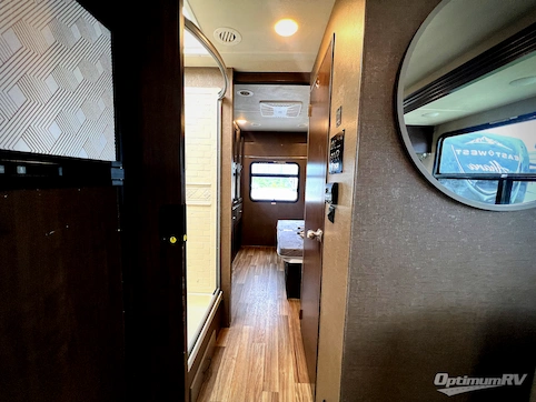 2019 Thor ACE 30.3 RV Photo 4