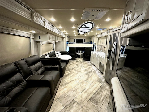 2022 Fleetwood Discovery 38K RV Photo 2