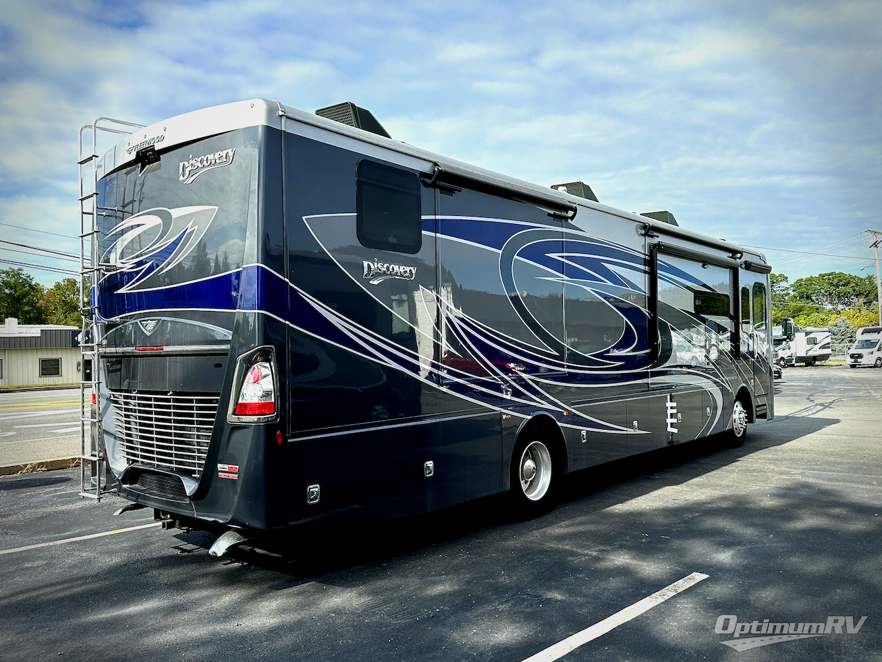 2022 Fleetwood Discovery 38K Photo 2