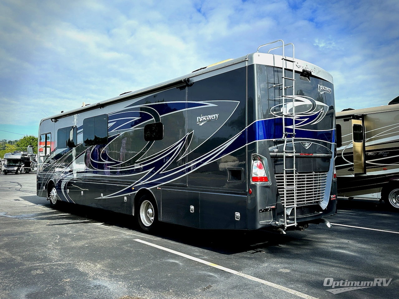 2022 Fleetwood Discovery 38K Photo 3