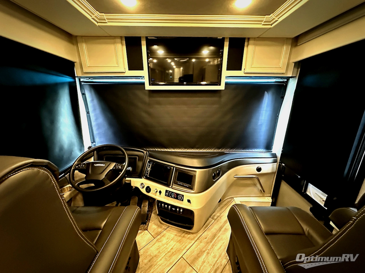 2022 Fleetwood Discovery 38K Photo 6