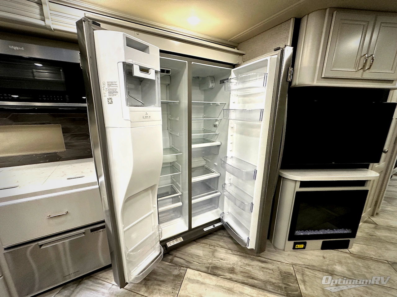 2022 Fleetwood Discovery 38K Photo 16