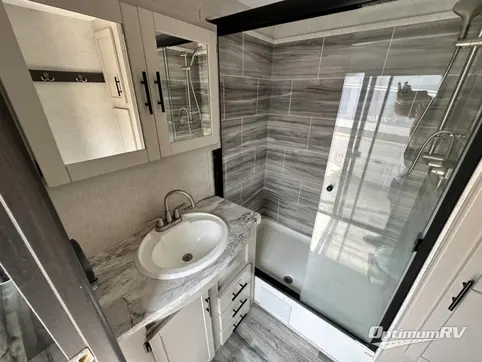 2022 CrossRoads Hampton HP375DBL RV Photo 4