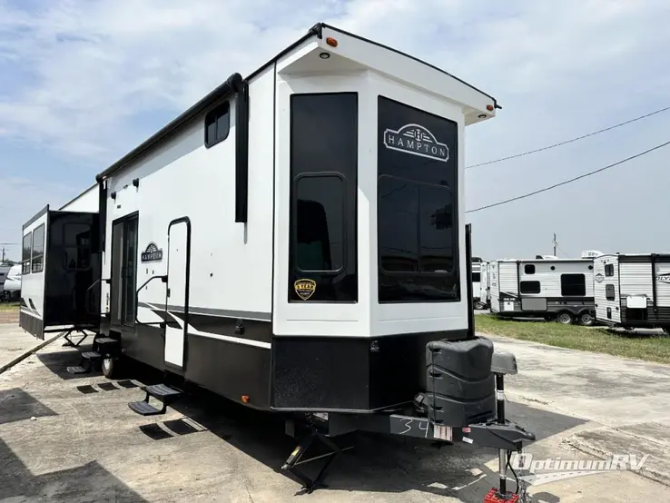 2022 CrossRoads Hampton HP375DBL RV Photo 1
