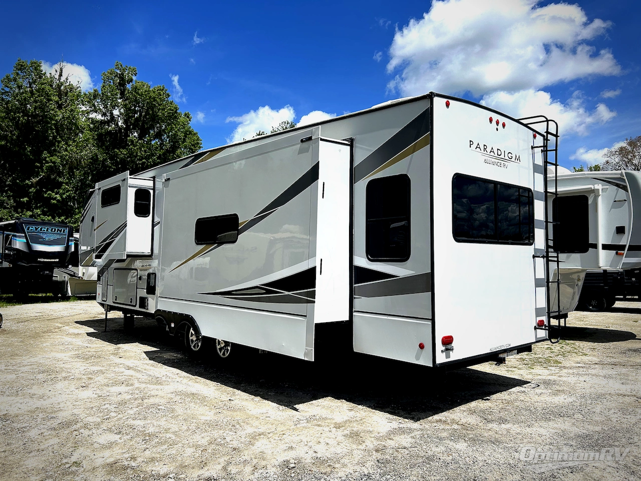 2022 Alliance Paradigm 370FB Photo 3