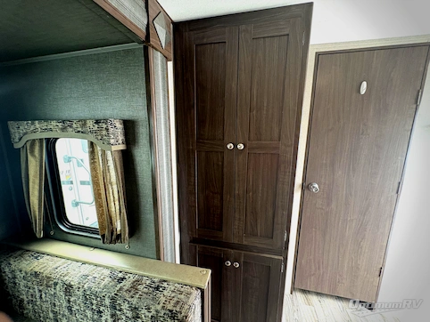 2018 Keystone Hideout 27DBS RV Photo 3