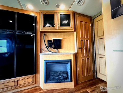 2014 Newmar Canyon Star 3610 RV Photo 2