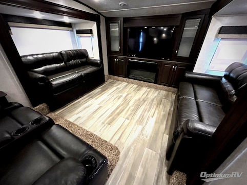 2022 Shasta Phoenix 334FL RV Photo 2