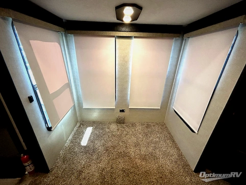 2022 Shasta Phoenix 334FL RV Photo 3