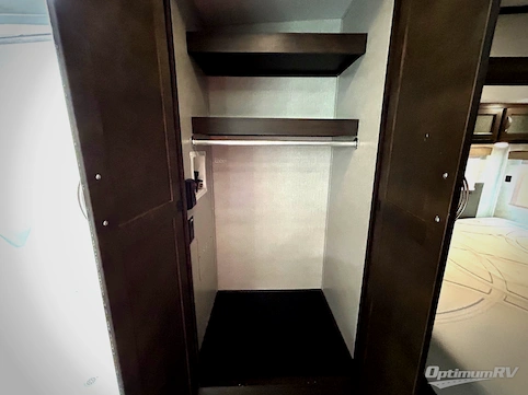 2022 Shasta Phoenix 334FL RV Photo 4