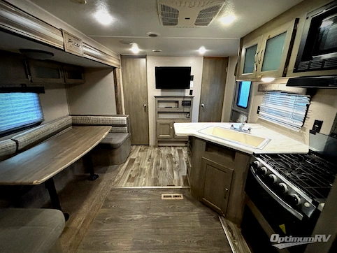 2019 Palomino Puma XLE Lite 24BHC RV Photo 2