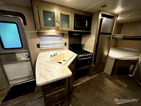 2019 Palomino Puma XLE Lite 24BHC RV Photo 3