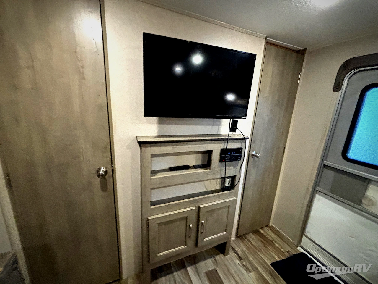 2019 Palomino Puma XLE Lite 24BHC Photo 8