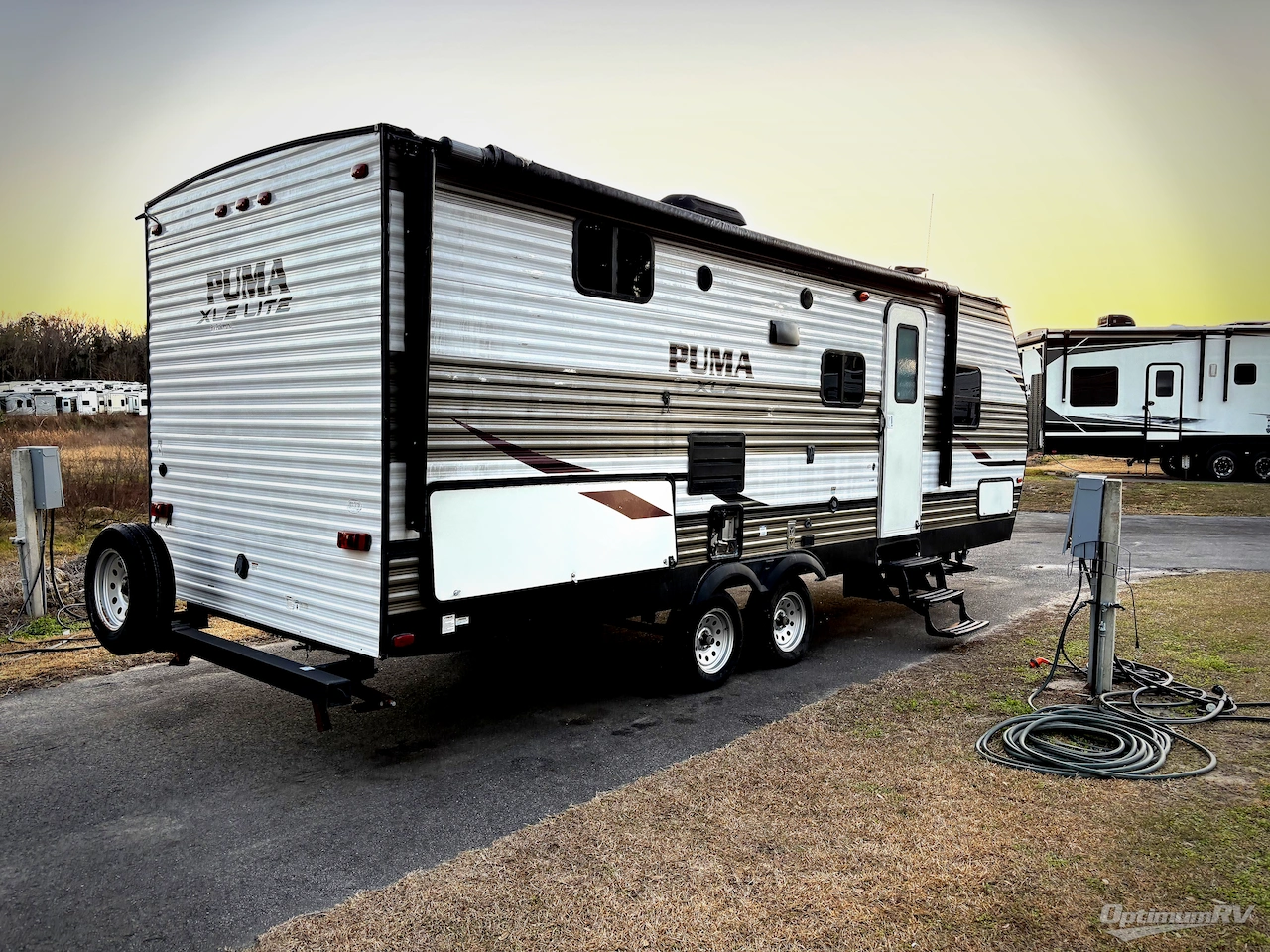 2019 Palomino Puma XLE Lite 24BHC Photo 2