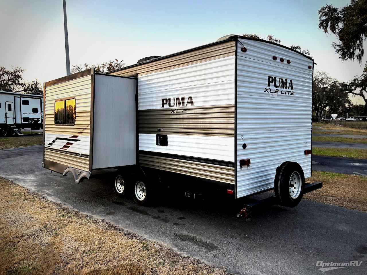 2019 Palomino Puma XLE Lite 24BHC Photo 3