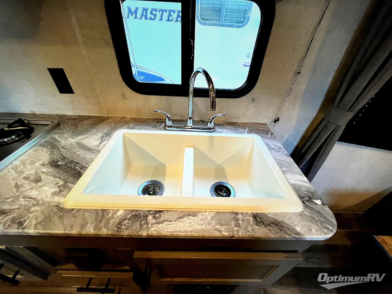 2022 Gulf Stream Kingsport Ultra Lite 248BH Photo 8