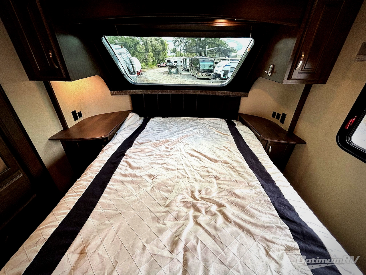 2019 Grand Design Solitude S-Class 2930RL Photo 5