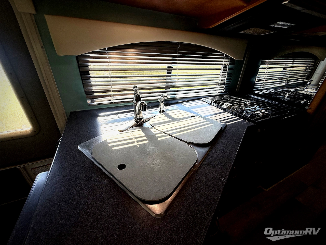 2005 Coachmen Epic 3180DS Photo 15