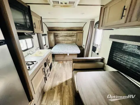 2022 Gulf Stream Kingsport Ultra Lite 248BH RV Photo 2