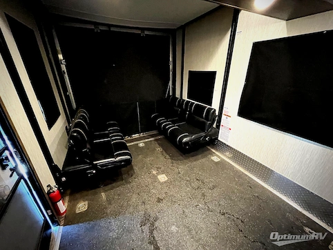 2019 Forest River Vengeance Touring Edition 381L12-6 RV Photo 4