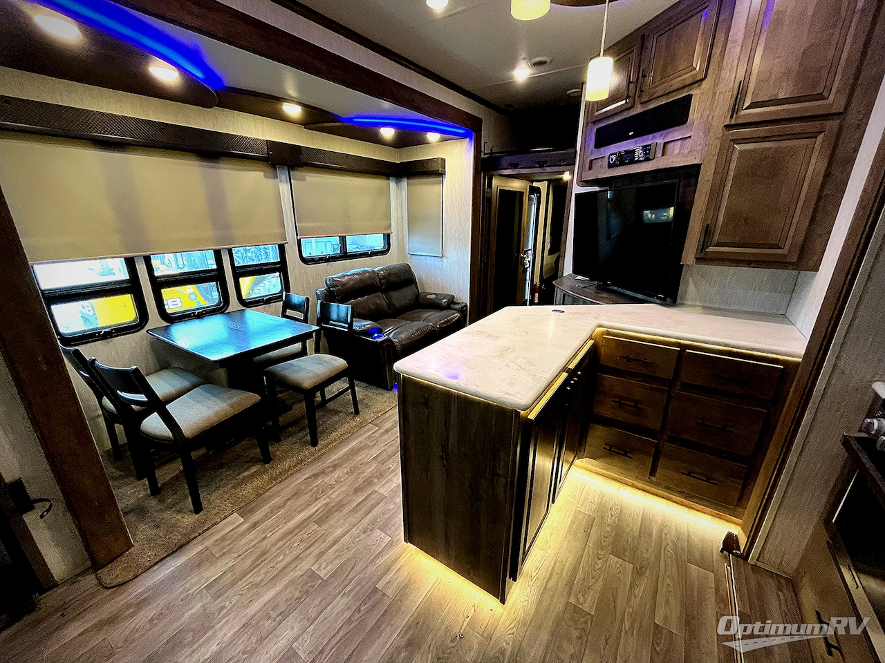 2019 Forest River Vengeance Touring Edition 381L12-6 Photo 7