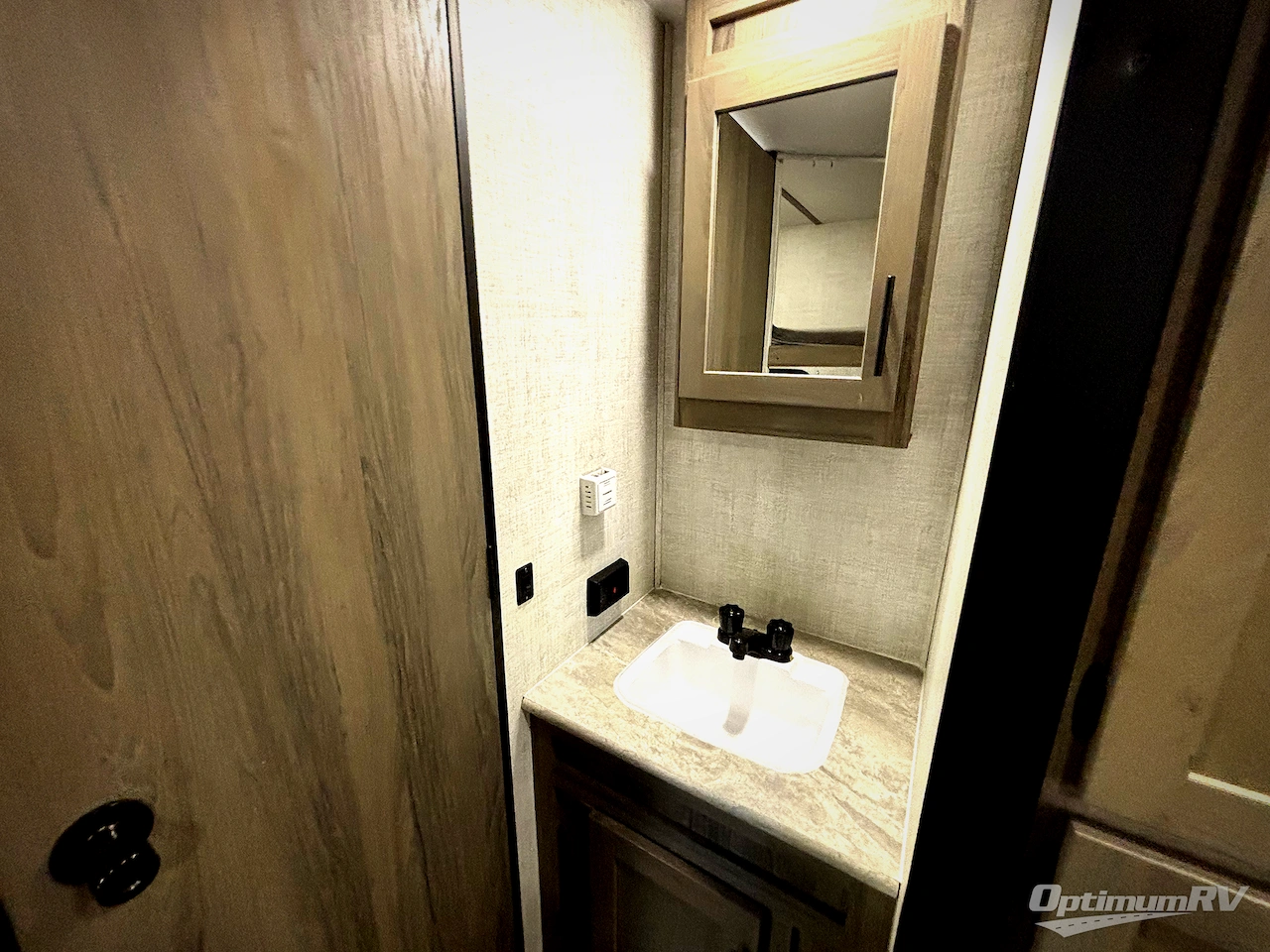 2022 Gulf Stream Kingsport Ultra Lite 248BH Photo 13