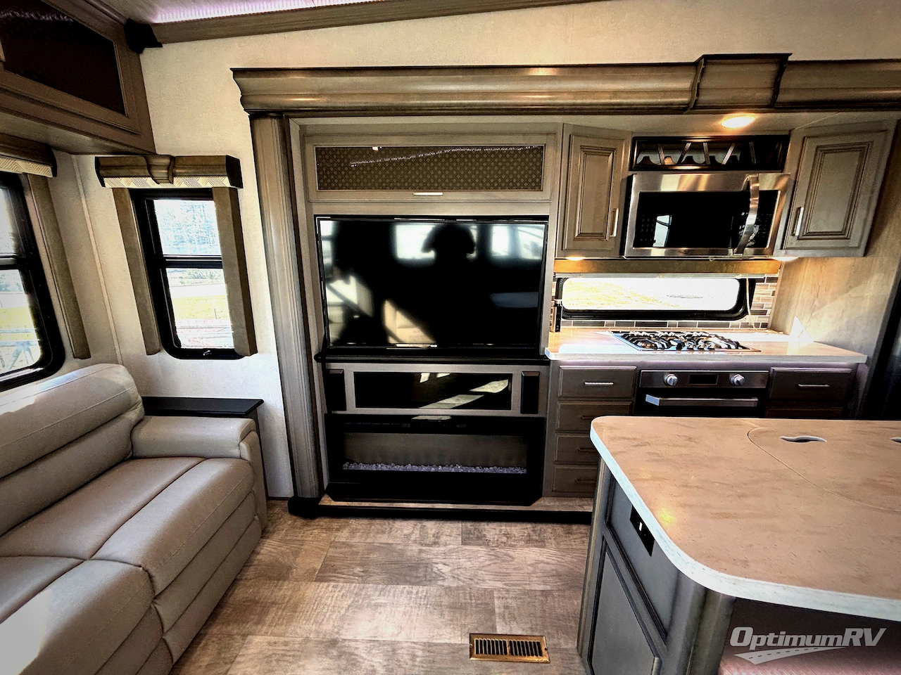 2020 Keystone Montana Legacy 3120RL Photo 8