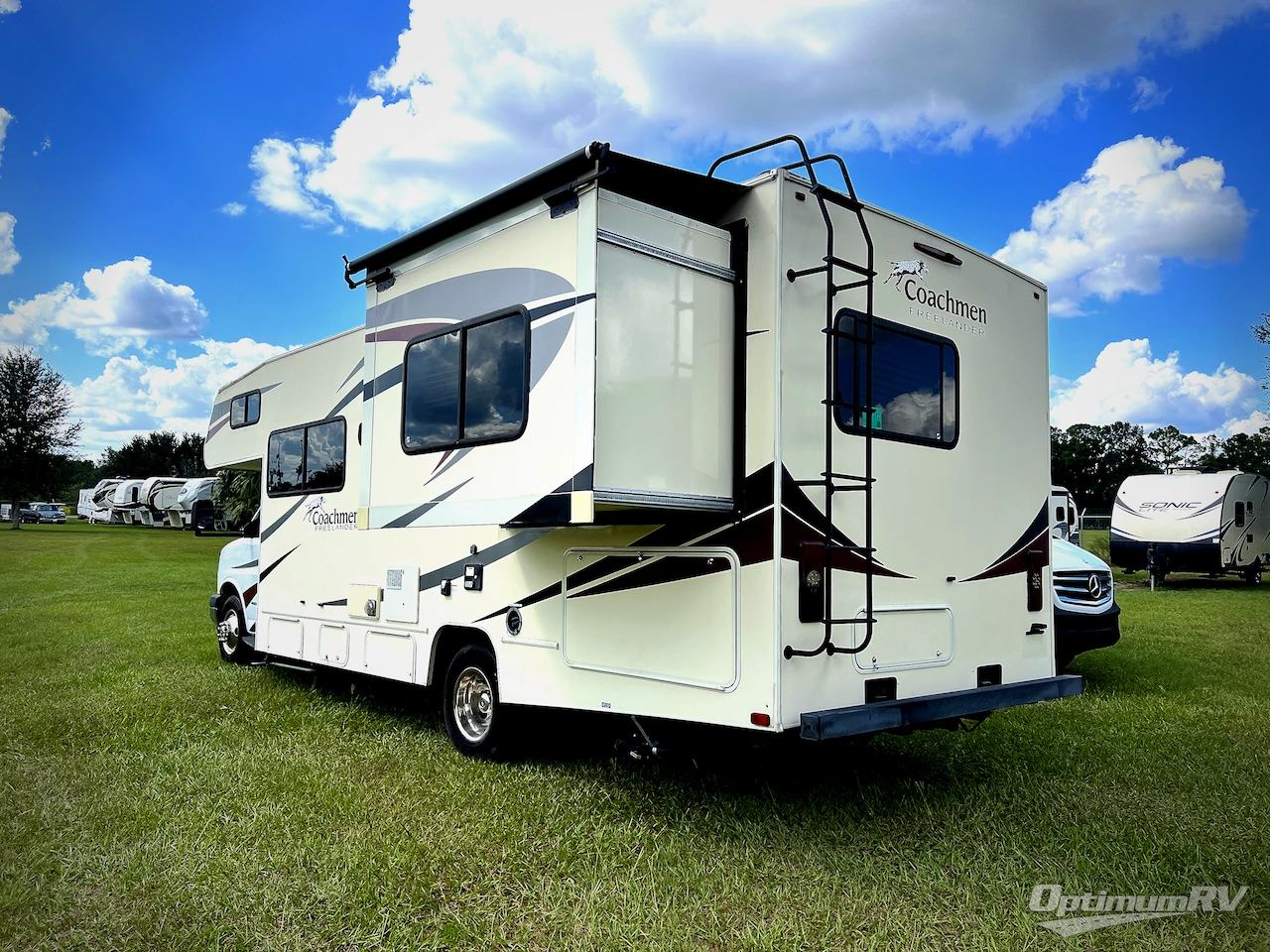 2018 Coachmen Freelander 26RS Ford 350 Photo 2