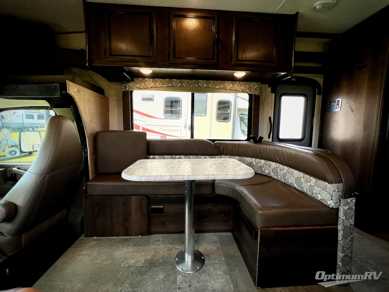 2018 Coachmen Freelander 26RS Ford 350 Photo 9