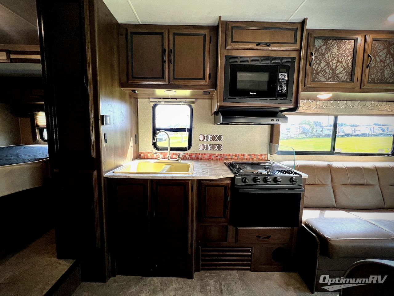 2018 Coachmen Freelander 26RS Ford 350 Photo 10