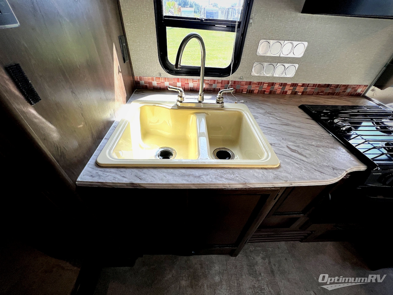 2018 Coachmen Freelander 26RS Ford 350 Photo 11