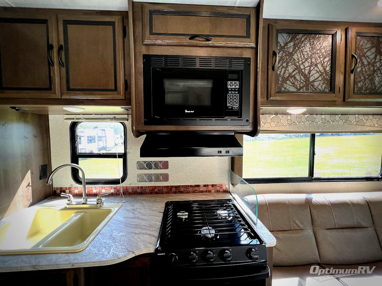 2018 Coachmen Freelander 26RS Ford 350 Photo 13