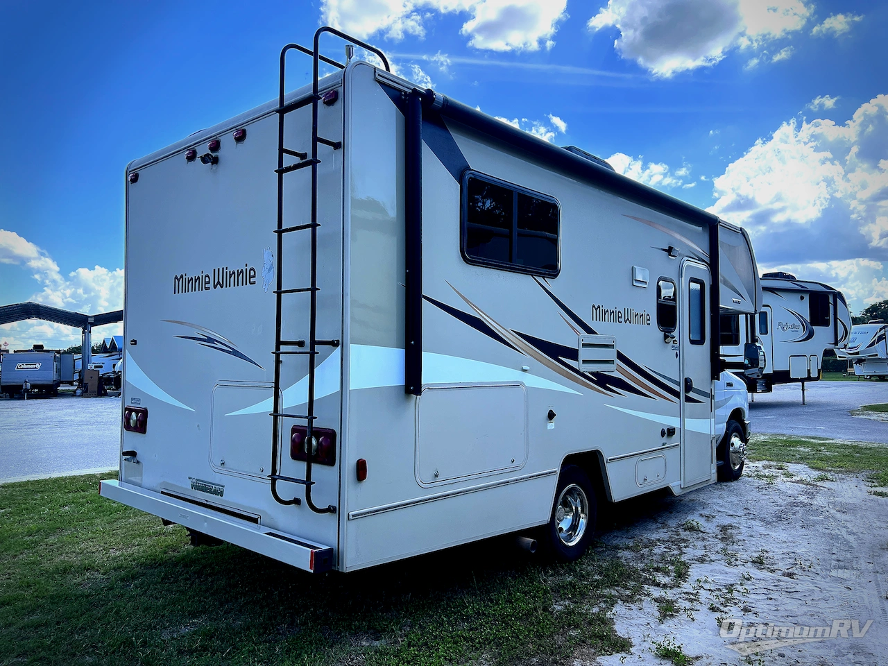 2018 Winnebago Minnie 22R Photo 3