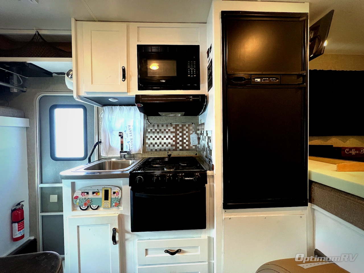 2018 Winnebago Minnie 22R Photo 9