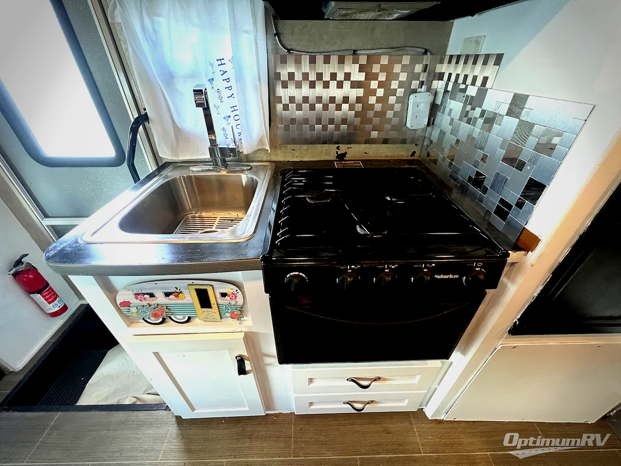 2018 Winnebago Minnie 22R Photo 10