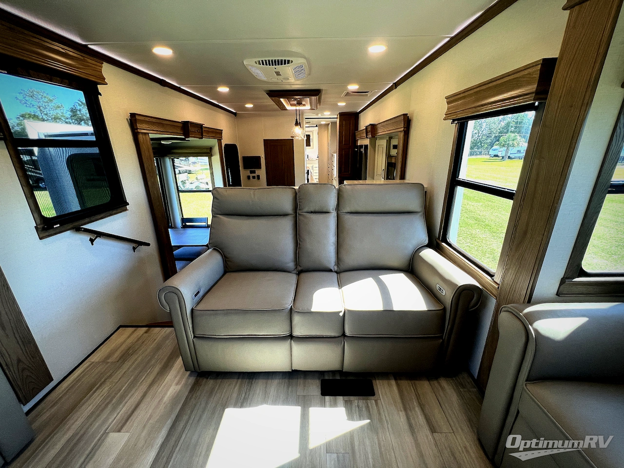 2023 Alliance Paradigm 385FL Photo 11