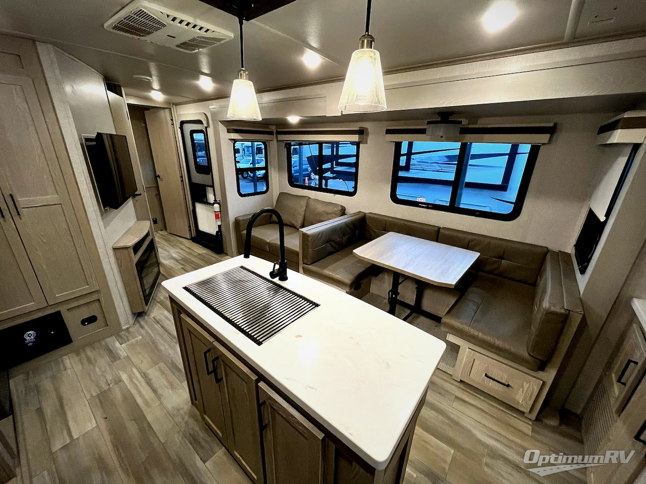 2023 Forest River Rockwood Signature 8336BH Photo 8
