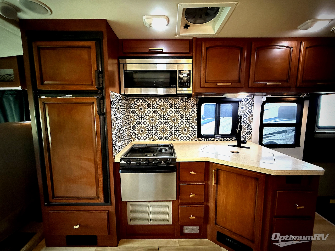 2011 Fleetwood Terra 34DS Photo 6