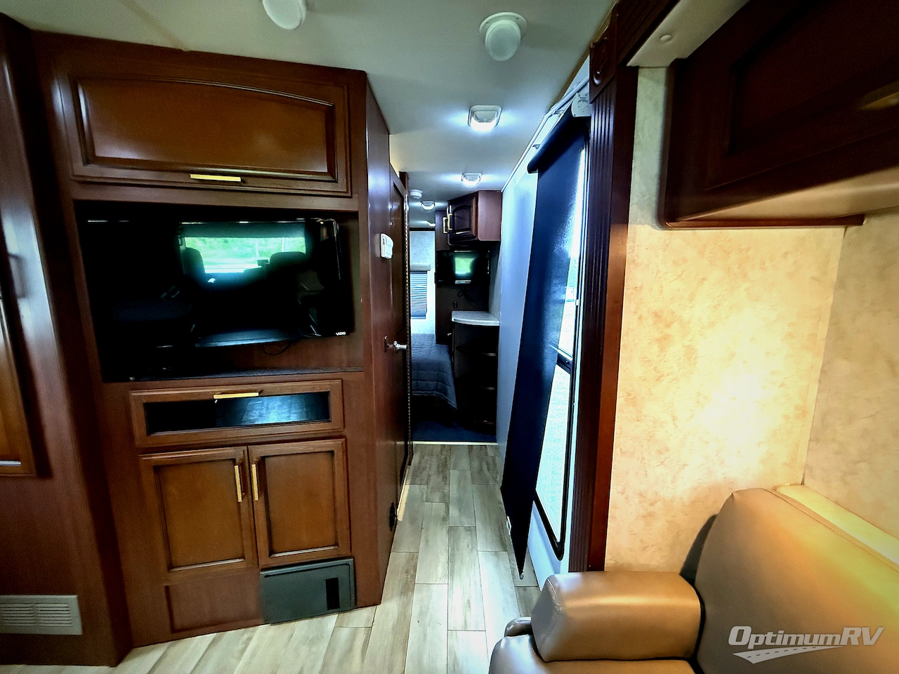 2011 Fleetwood Terra 34DS Photo 10