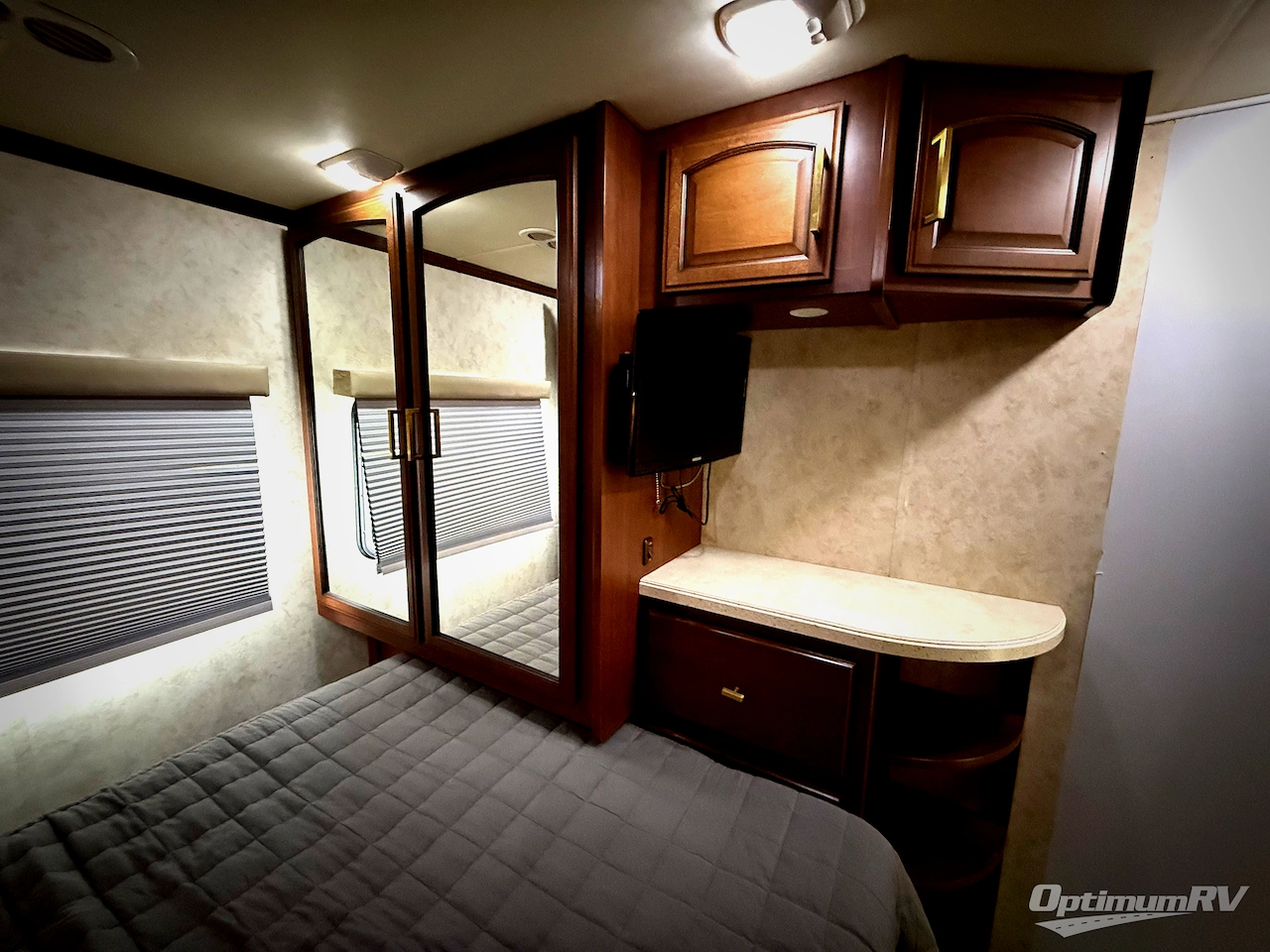 2011 Fleetwood Terra 34DS Photo 15