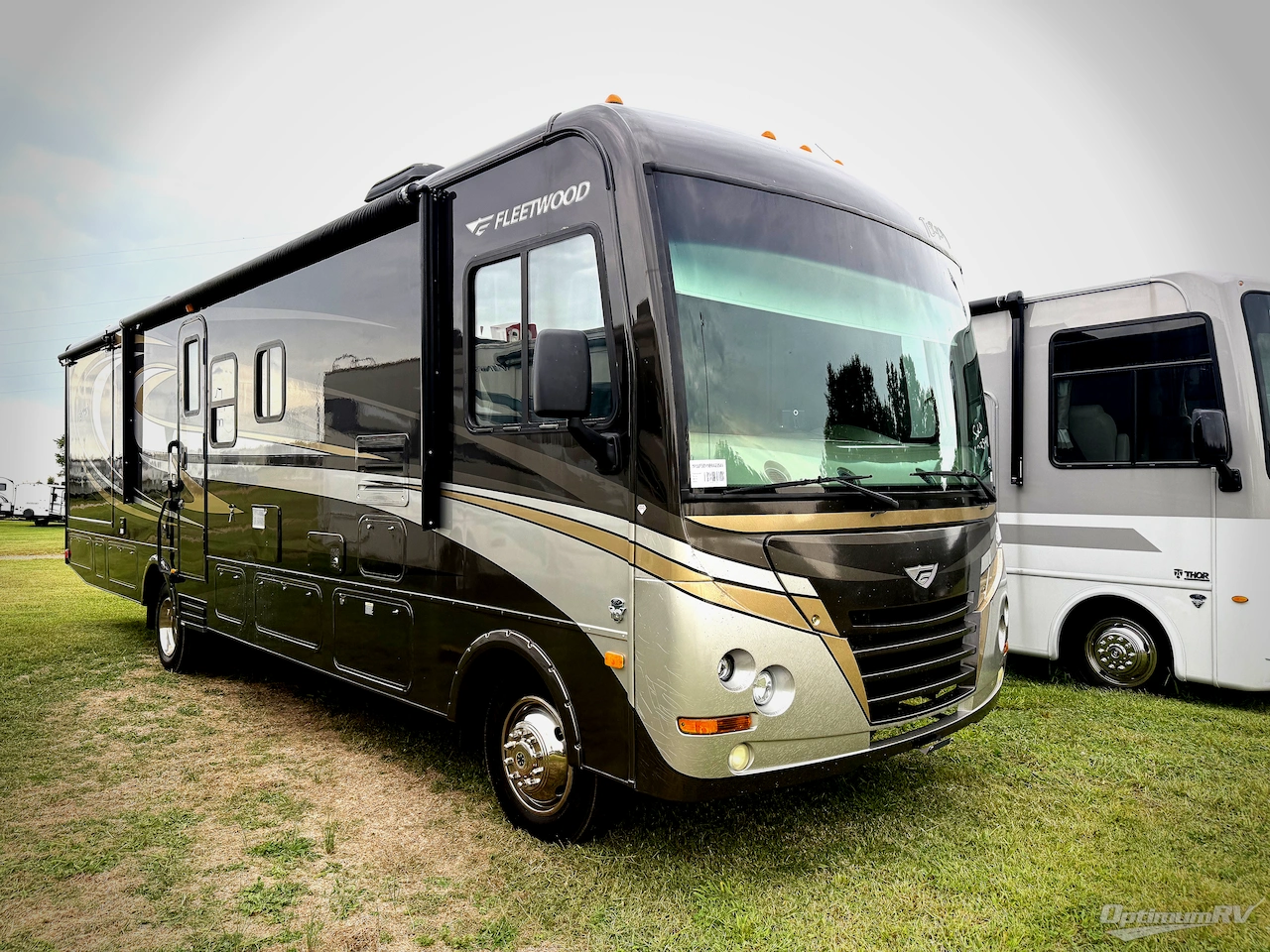 2011 Fleetwood Terra 34DS Photo 19