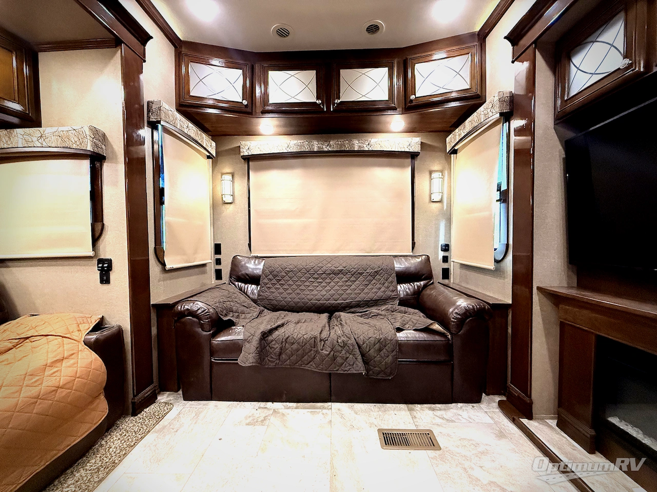 2018 Redwood Redwood 3881ES Photo 8