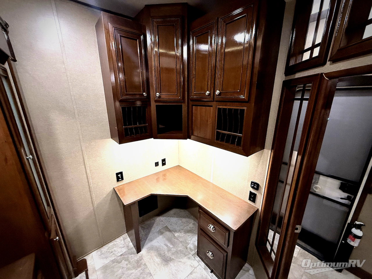 2018 Redwood Redwood 3881ES Photo 18