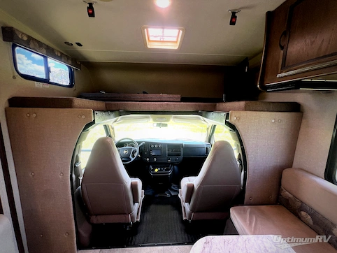 2019 Coachmen Freelander 26DS Chevy 4500 RV Photo 2