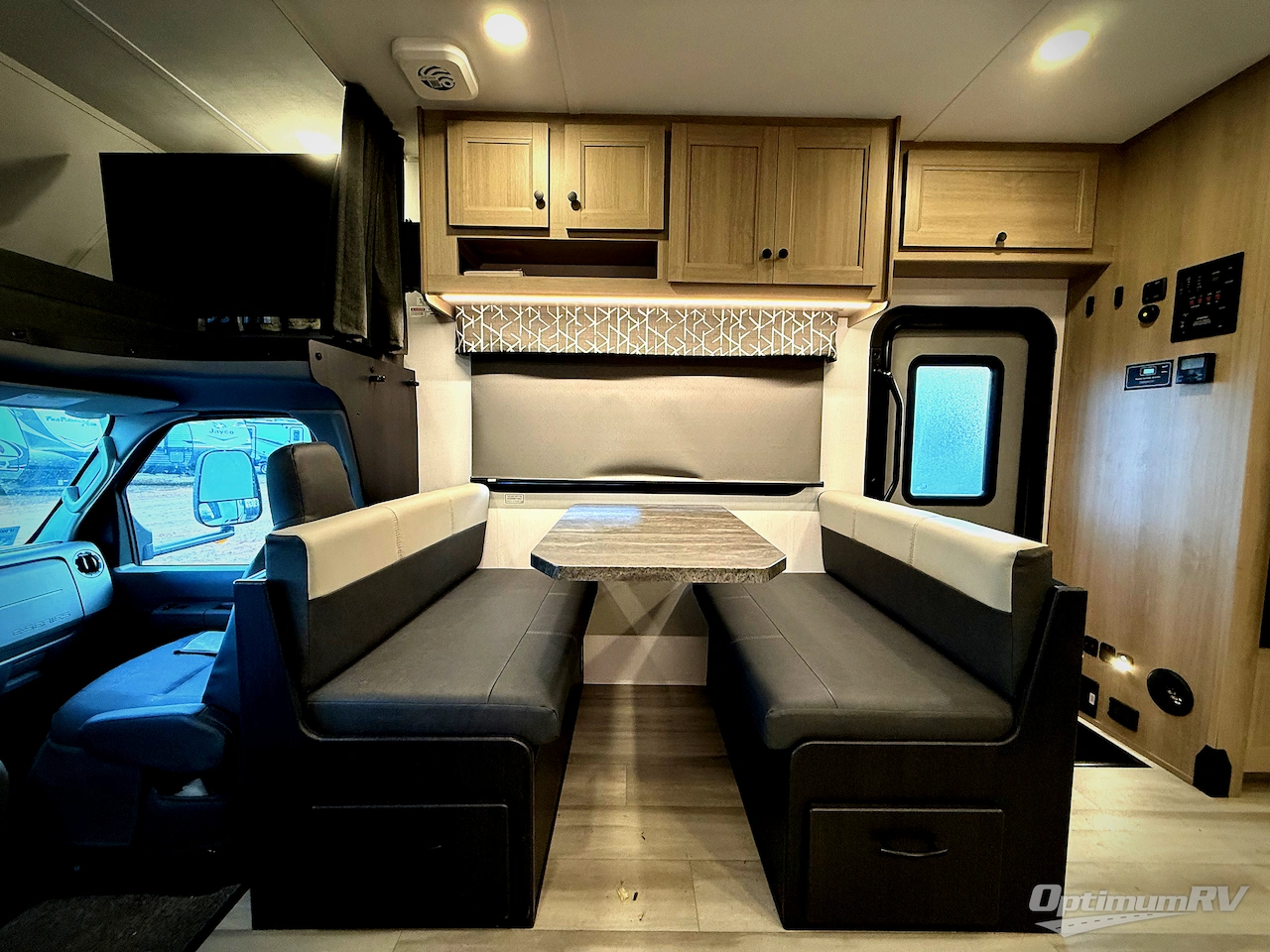 2025 Forest River Sunseeker Classic 2860DS Photo 8