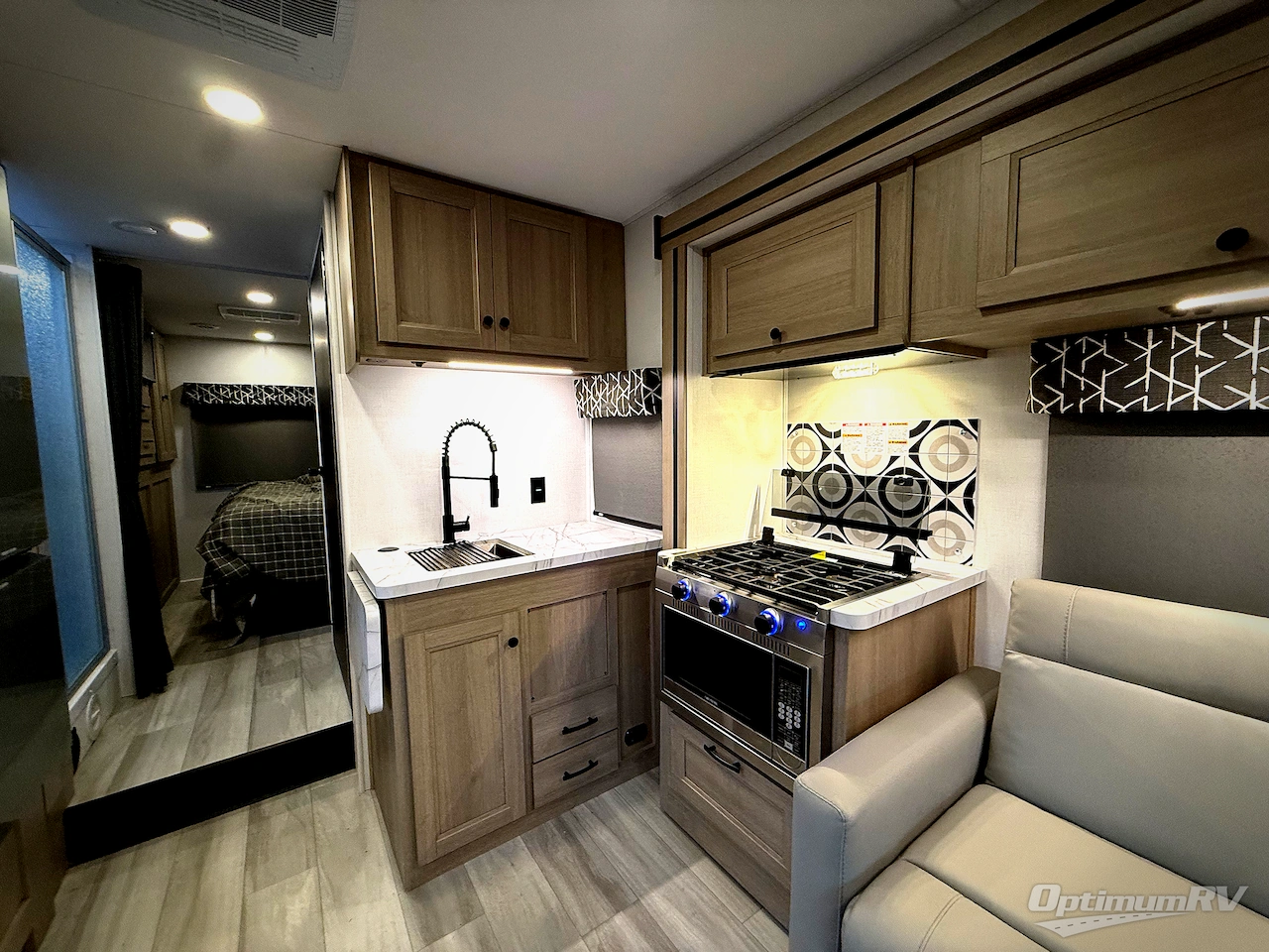 2025 Forest River Sunseeker Classic 2860DS Photo 9