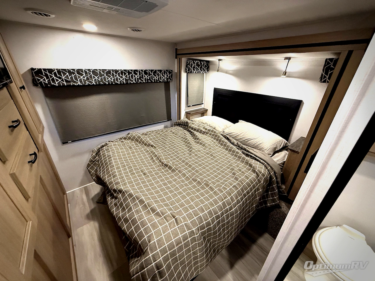 2025 Forest River Sunseeker Classic 2860DS Photo 19
