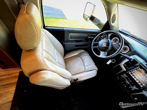 2018 Dynamax Isata 5 36DS RV Photo 2