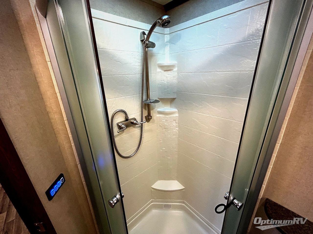 2018 Dynamax Isata 5 36DS Photo 17