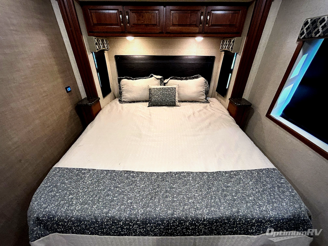 2018 Dynamax Isata 5 36DS Photo 19